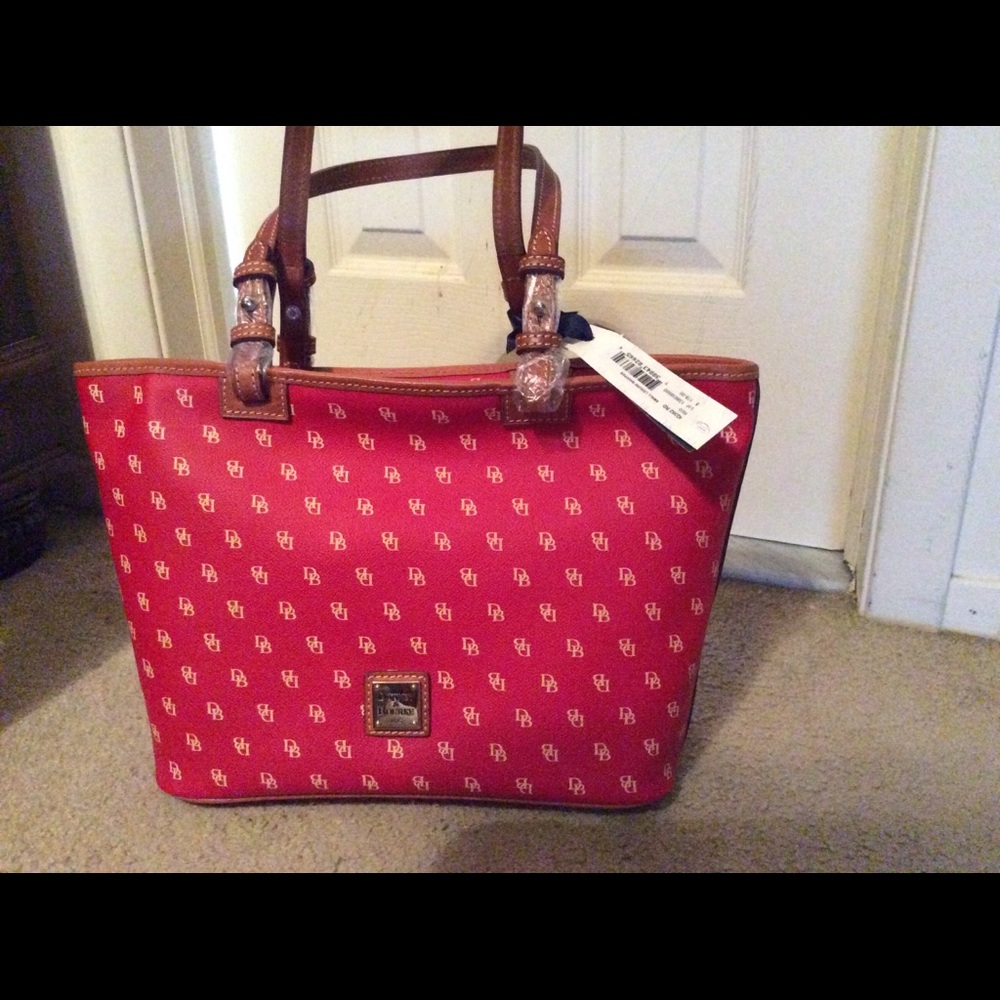 Dooney & Bourke Greta Small Leisure Shopper IQ352
